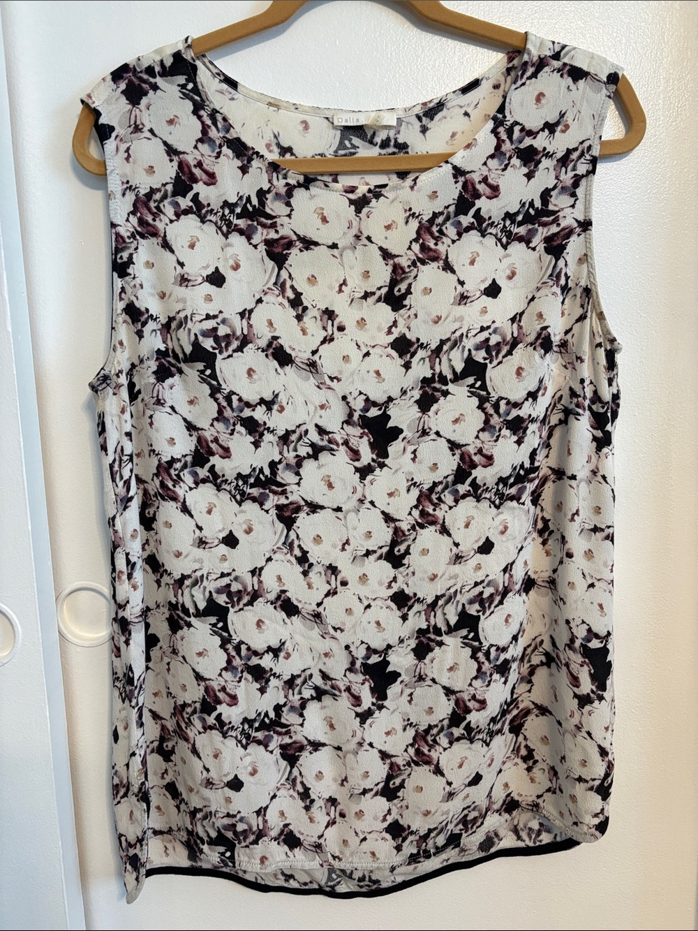 Dalia Floral Sleeveless Camisole in Cream, Black and Mauve